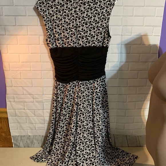 Size 8 Connected Apparel Dress - Picture 3 of 4